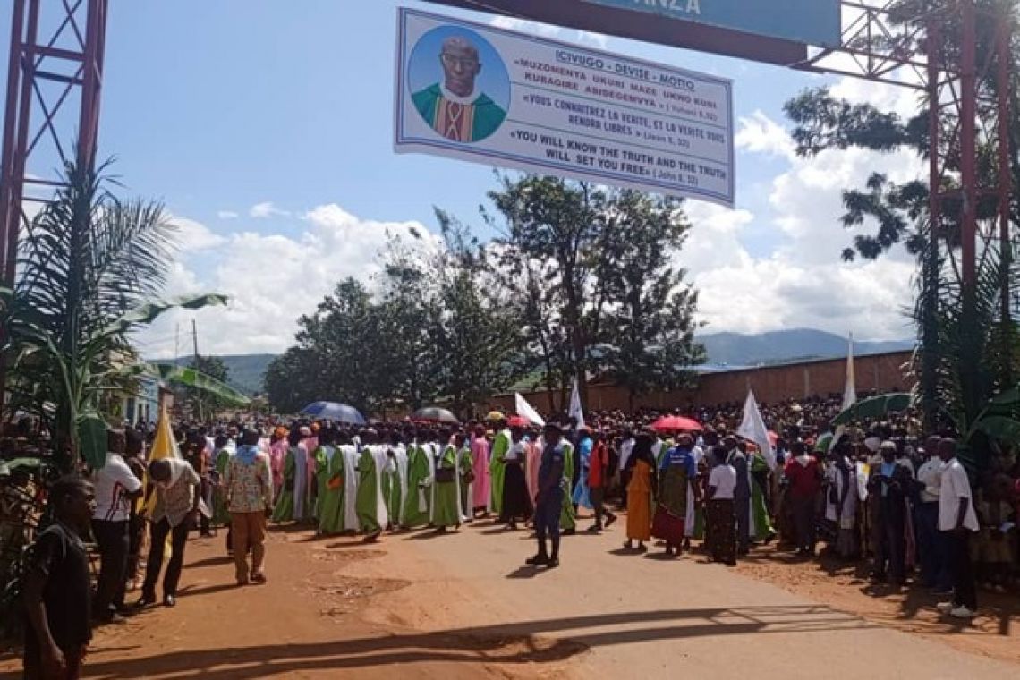 DIOCESE BUBANZA : "BENI SOIT CELUI QUI VIENT AU NOM DU SEIGNEUR"